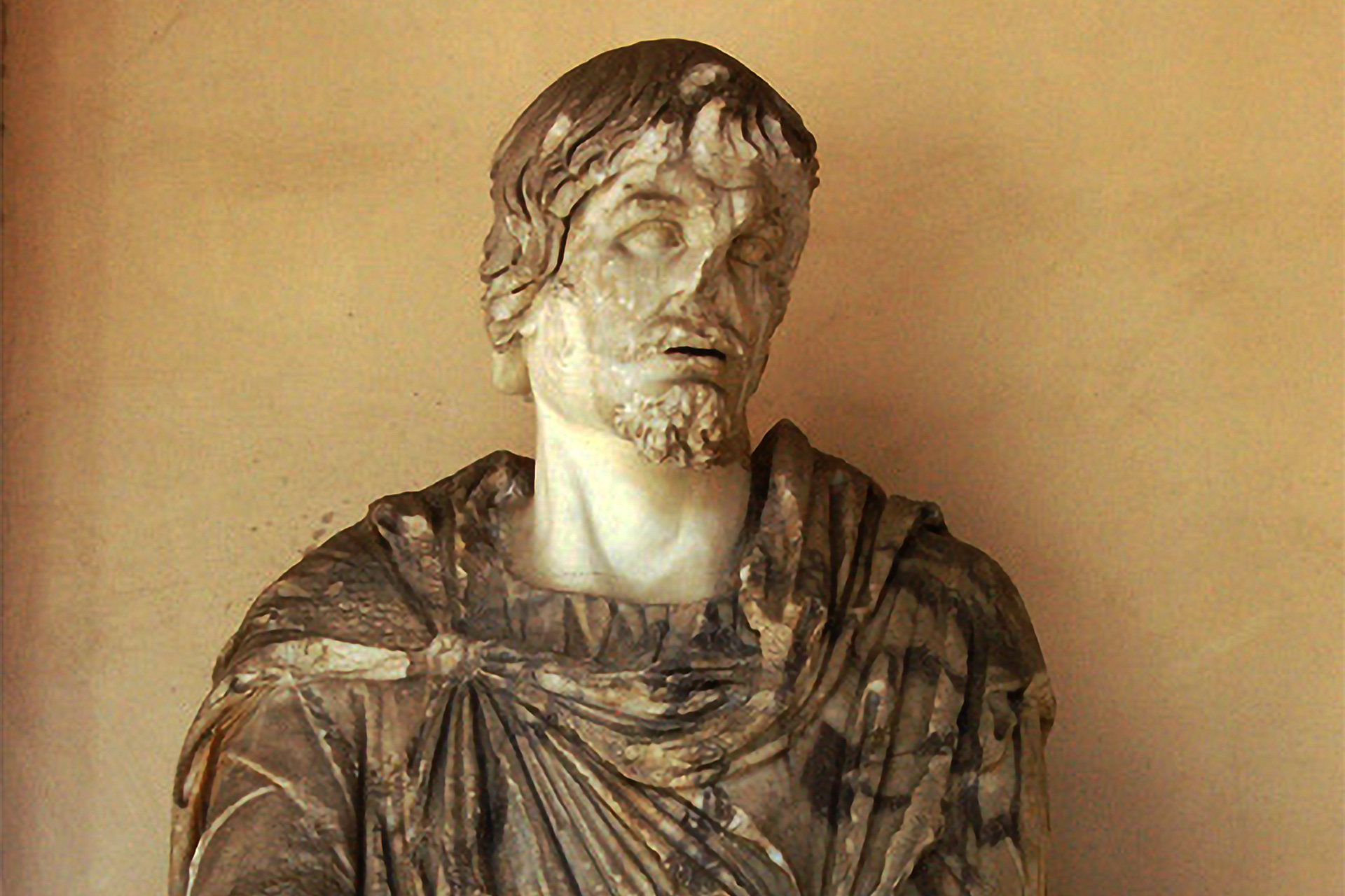 Statuie de Dac (Capilatus)