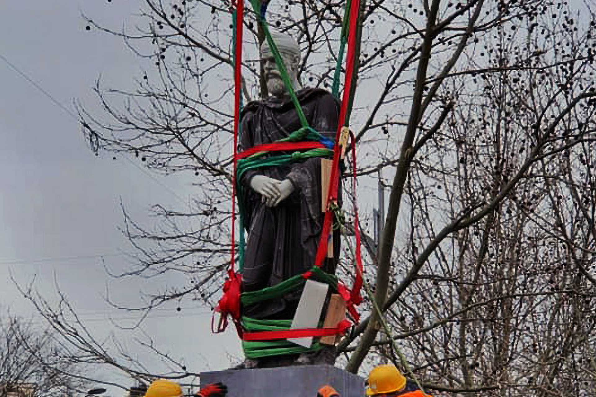 Replică statuie de nobil dac