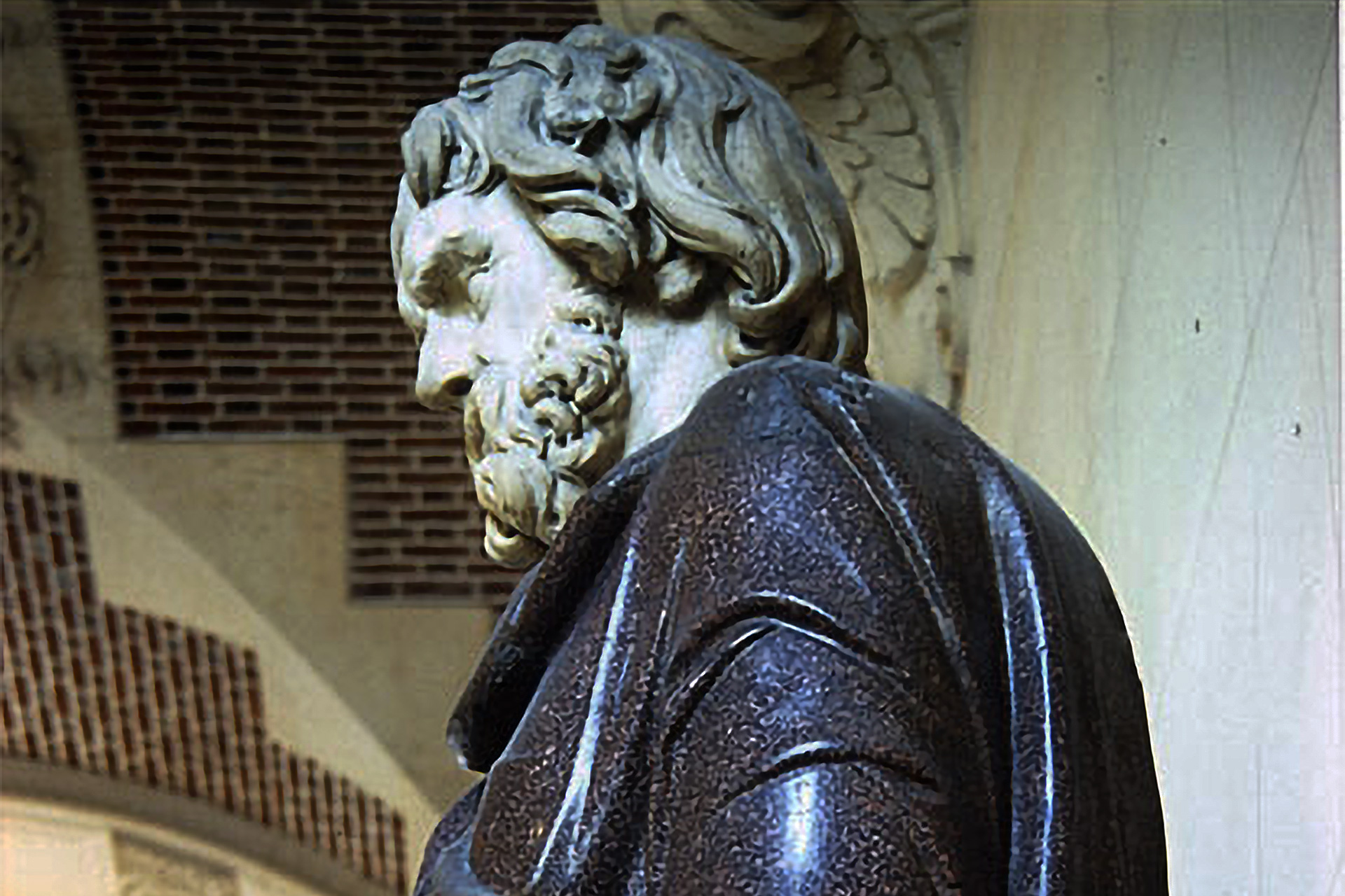 Statuie colosala de "Barbar" (Dac)